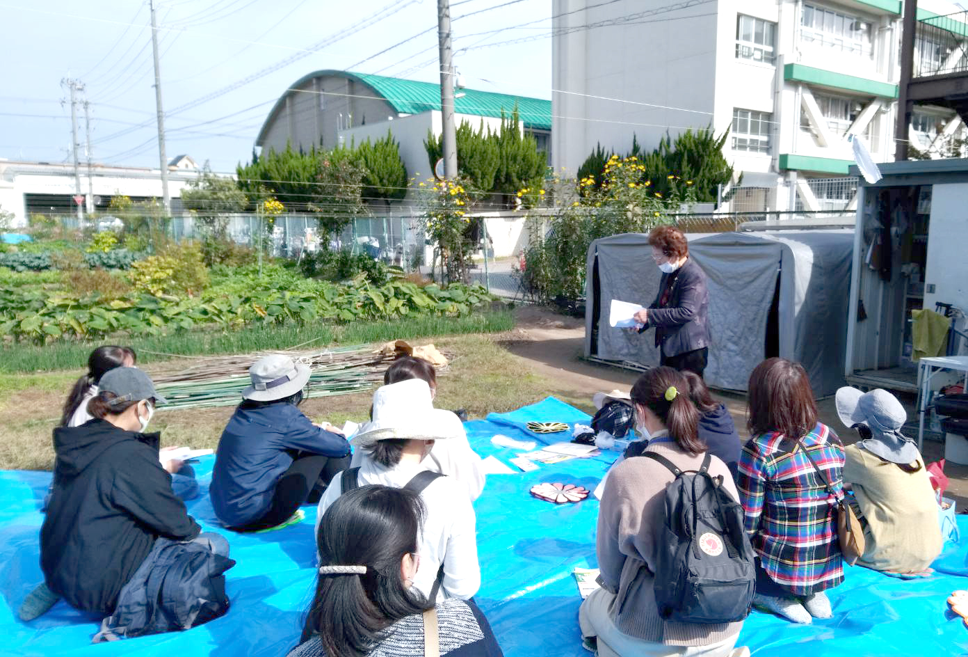 水尾小学校家庭教育学級の学習会を菜園で開催いたしました。 NPO法人 地球環境再生機構
